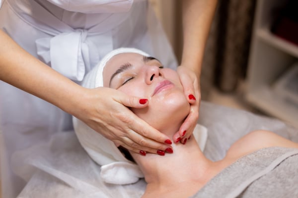 young-beautiful-girl-lies-beautician-s-table-receives-procedures-light-facial-massage