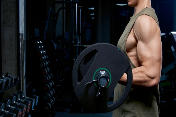 man-in-the-gym-holding-dumbbell